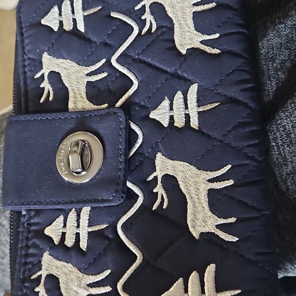 ❄️🆕Vera Bradley Turnlock RFID Wallet “Merry Mischief Snow Day❄️Navy Blue - Picture 3 of 13